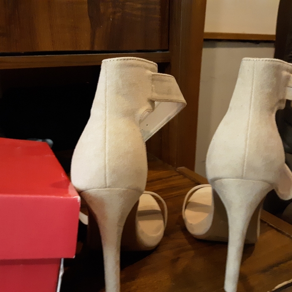 Shoes - Picture 2 of 6